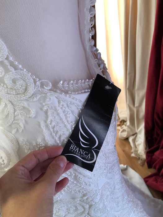 Vând urgent rochie NOUĂ de mireasa!