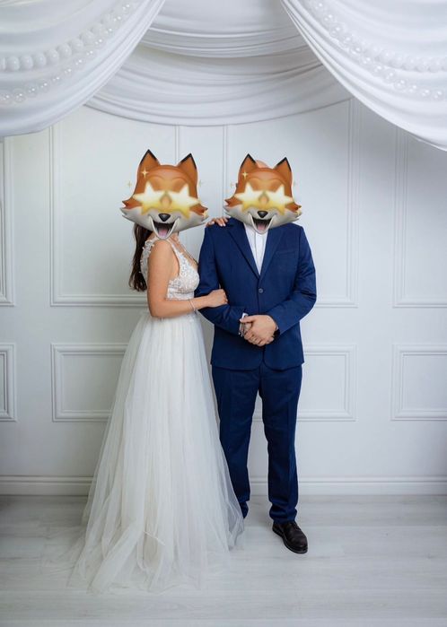 Бяла рокла с дантела