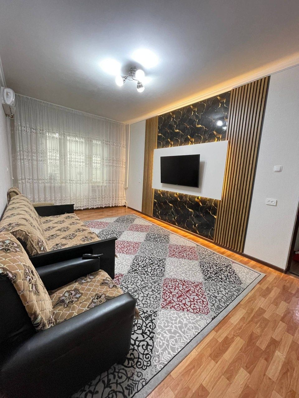Продается 3/2/4г.Чирчик 9й микр. Первая линия. Удобная локация.