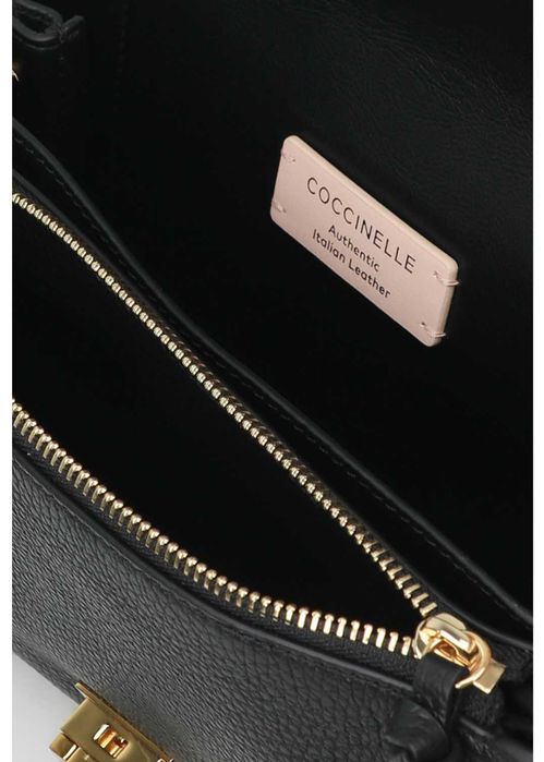 Нова чанта Coccinelle Arlettis