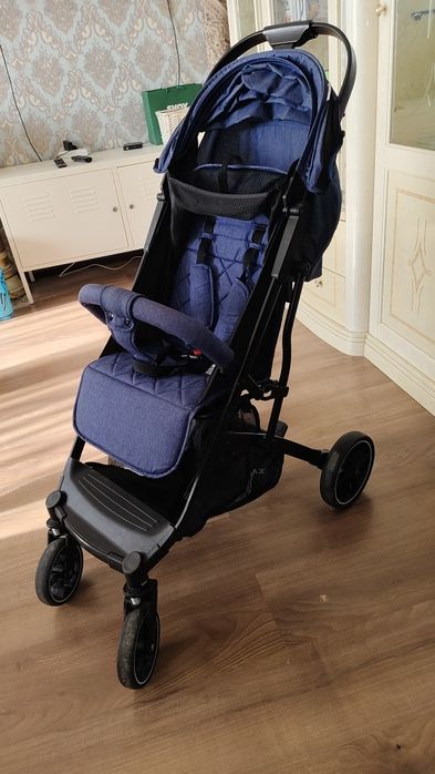 Коляска  фирменый прогулочная новый состояние