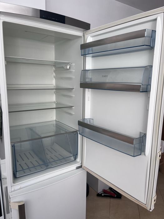 Хладилник AEG Santo OKO 186 см