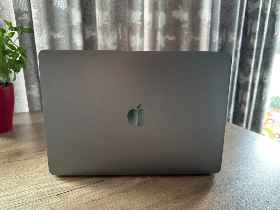 MacBook Air 13” M1 • 256GB SSD • 8GB RAM - Отлично състояние