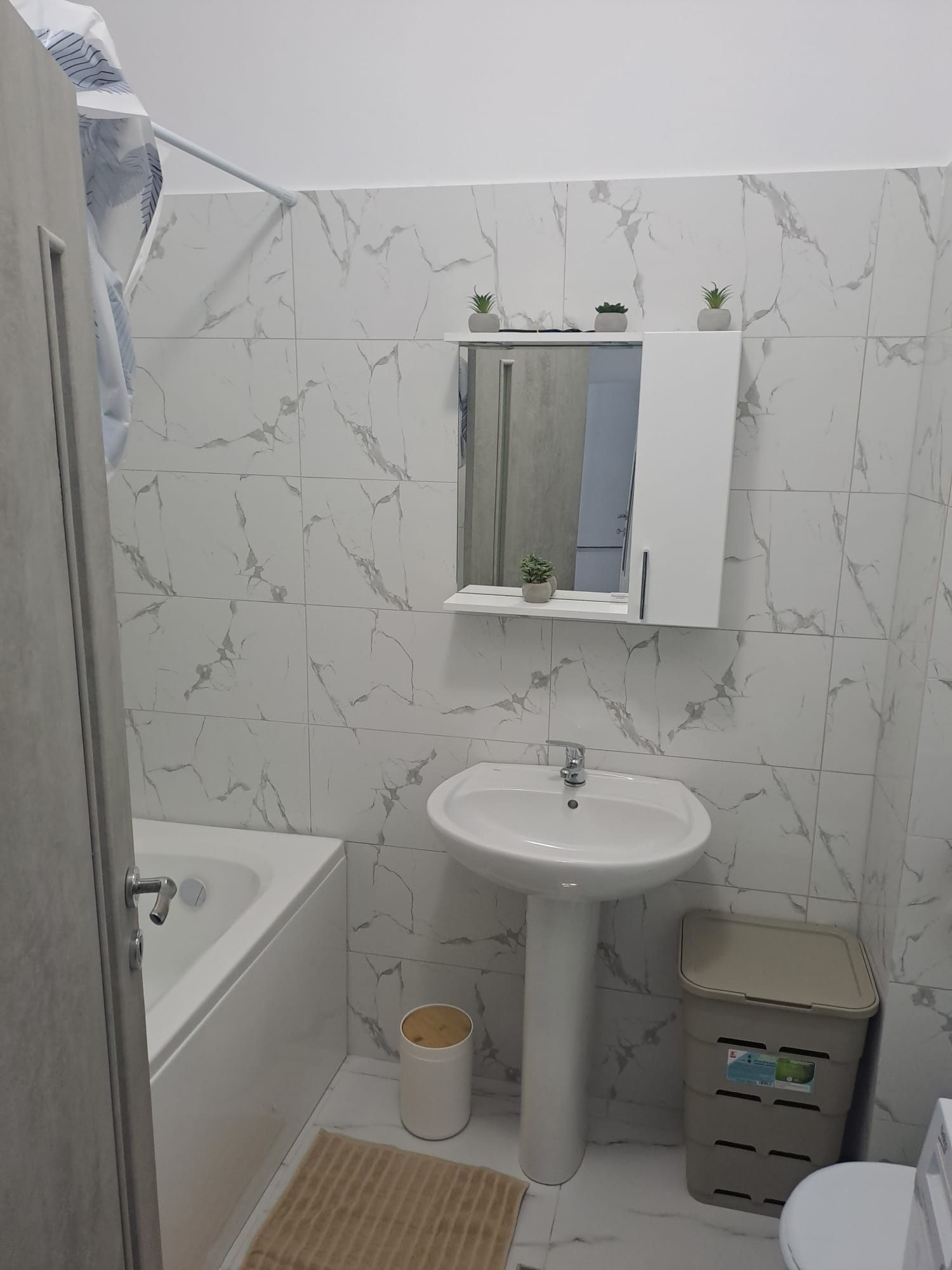 Închiriez garsoniera Wainer Palada