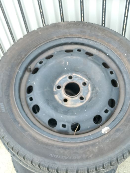 Vând cauciuri cu tot cu genti pentru iarna 185 pe 60 15 preț 1000negoc