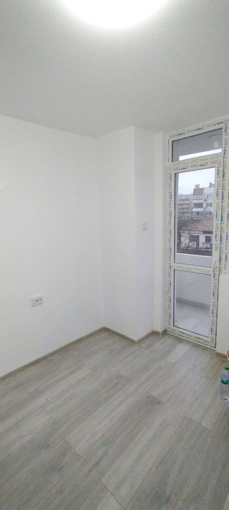 Продава се Тристаен апартамент в Шумен, Добруджански - 73 кв.м за 1572 €/кв.м - Снимка #4