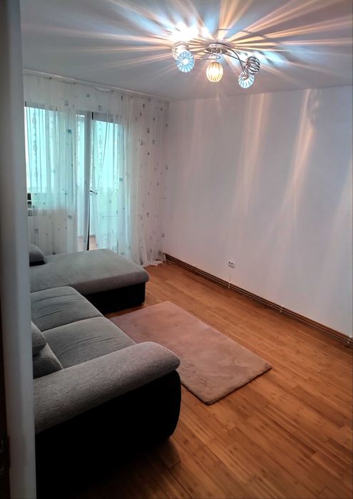 Închiriez apartament 3 camere decomandate etaj 2 zona HCC