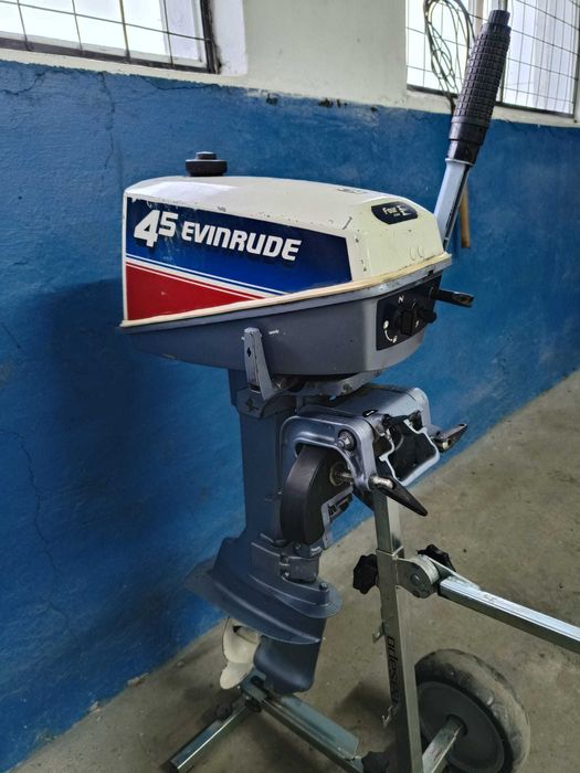 Barcă gonflabila cu motor