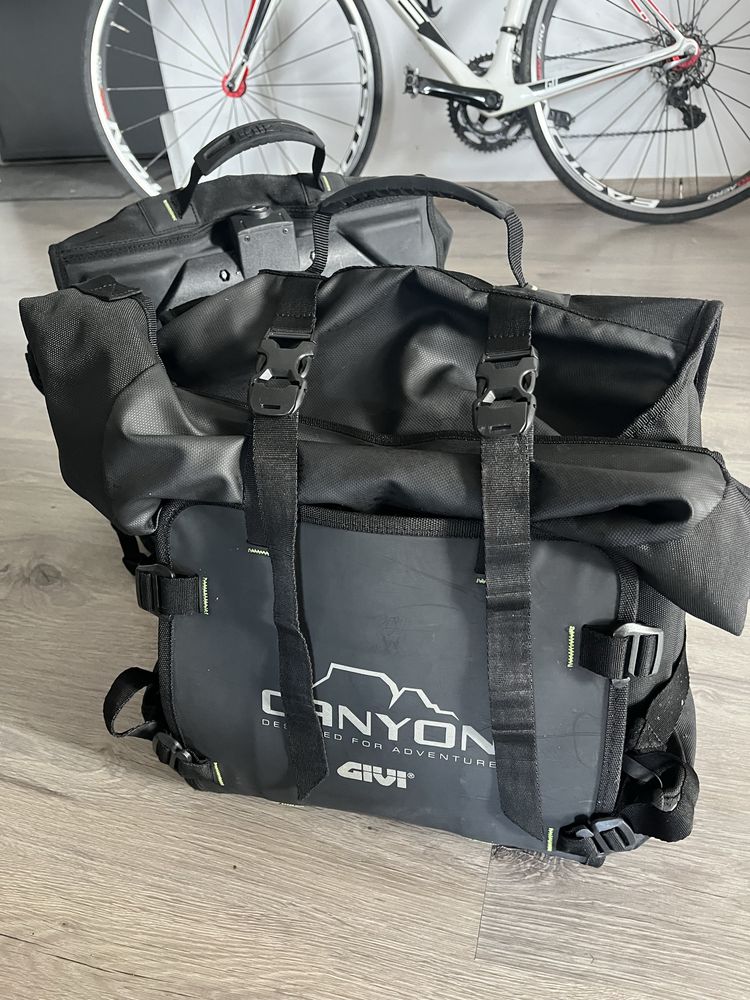 Genti / coburi moto laterale givi canyon