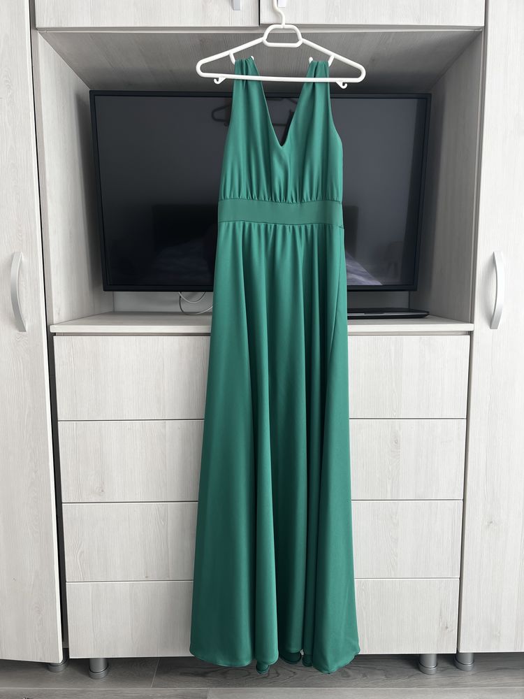 rochie lunga verde, crapata pe picior