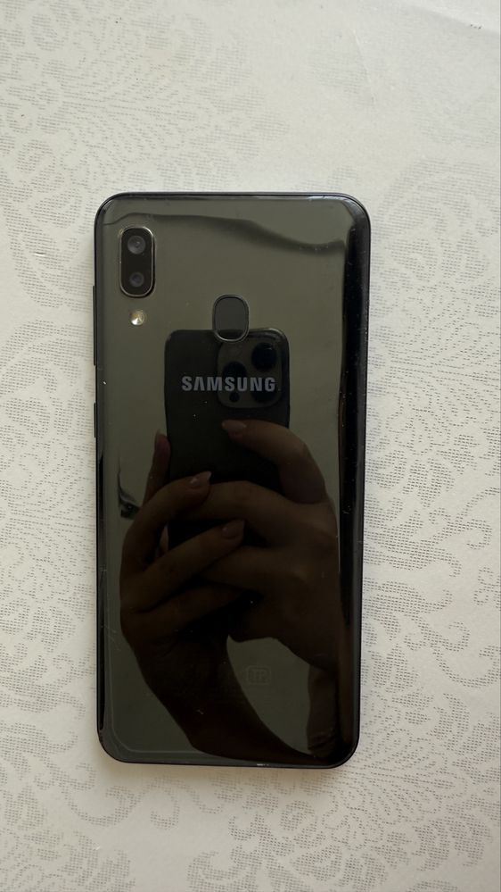 Samsung a20 в хорошем состояний