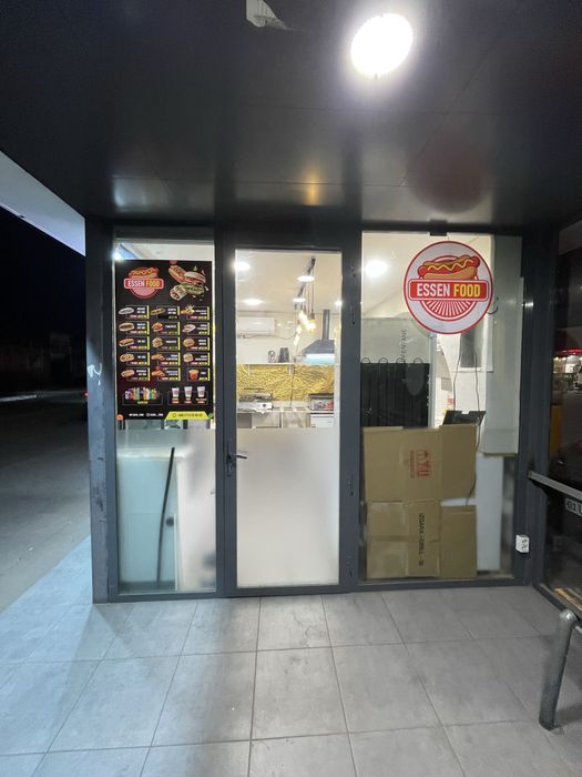 Fast_food joy tayor yurip turgan sotiladi