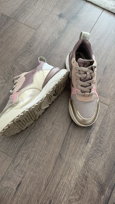 Продавам кецове Replay