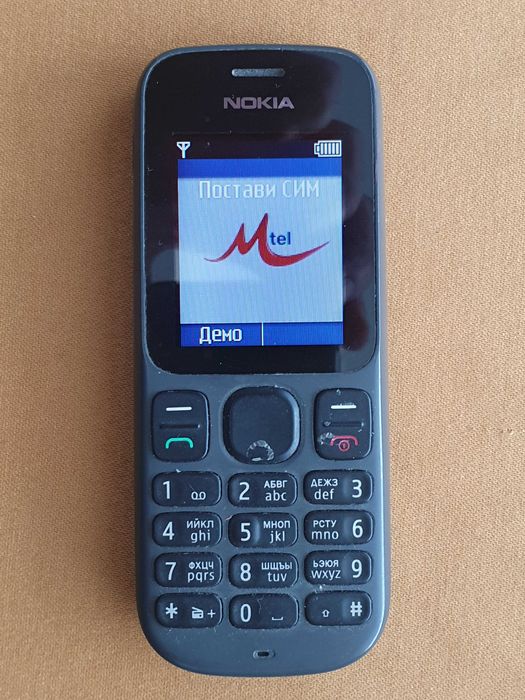 Nokia 100 със зарядно