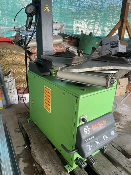 Машина за монтаж/демонтаж на гуми Bosch