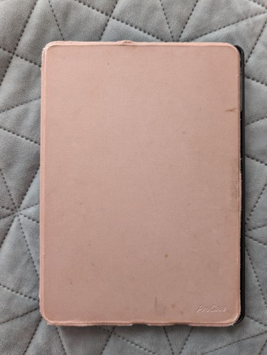 iPad (6th generation) - WiFi 
Памет - 32 GB, RAM - 2GB 
Екран -