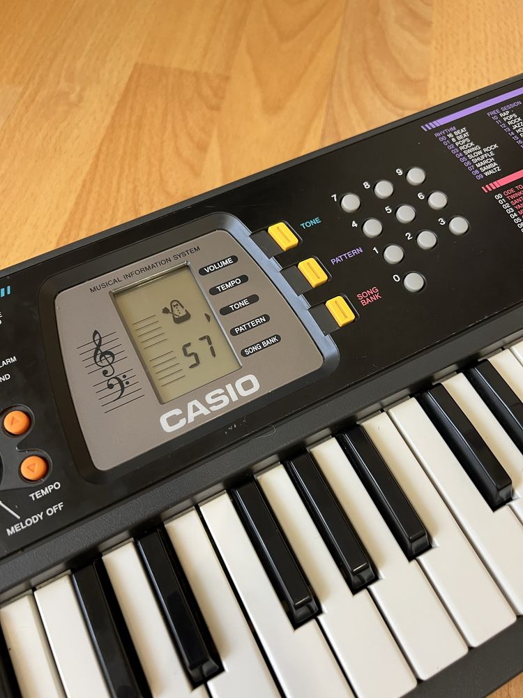 Синтезатор / йоника Casio