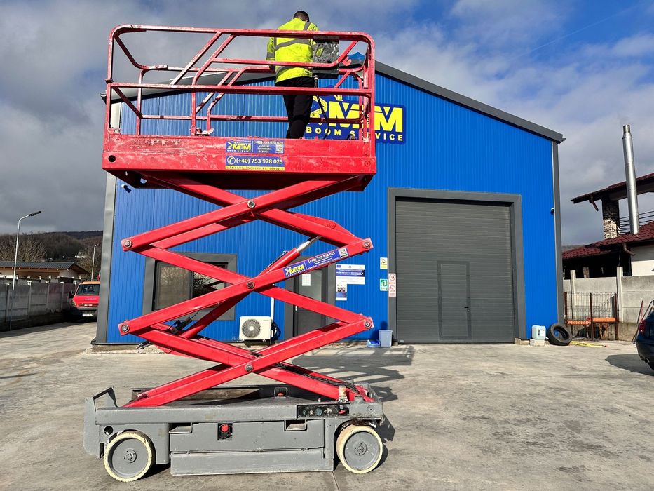 Haulotte Compact 8 din 2006 ani pret 4900 euro plus tva inchiriere vanzare