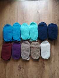 Дамски ръчно плетени чорапи и търлъци.