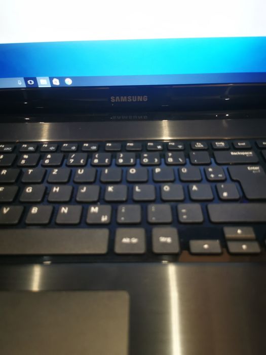 Лаптоп Самсунг Samsung 17 inch 17 инча