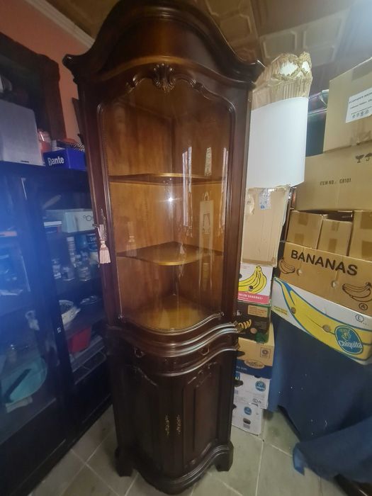 Vitrina coltar in stil francez