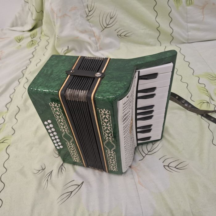 Руски акордион 16 баса