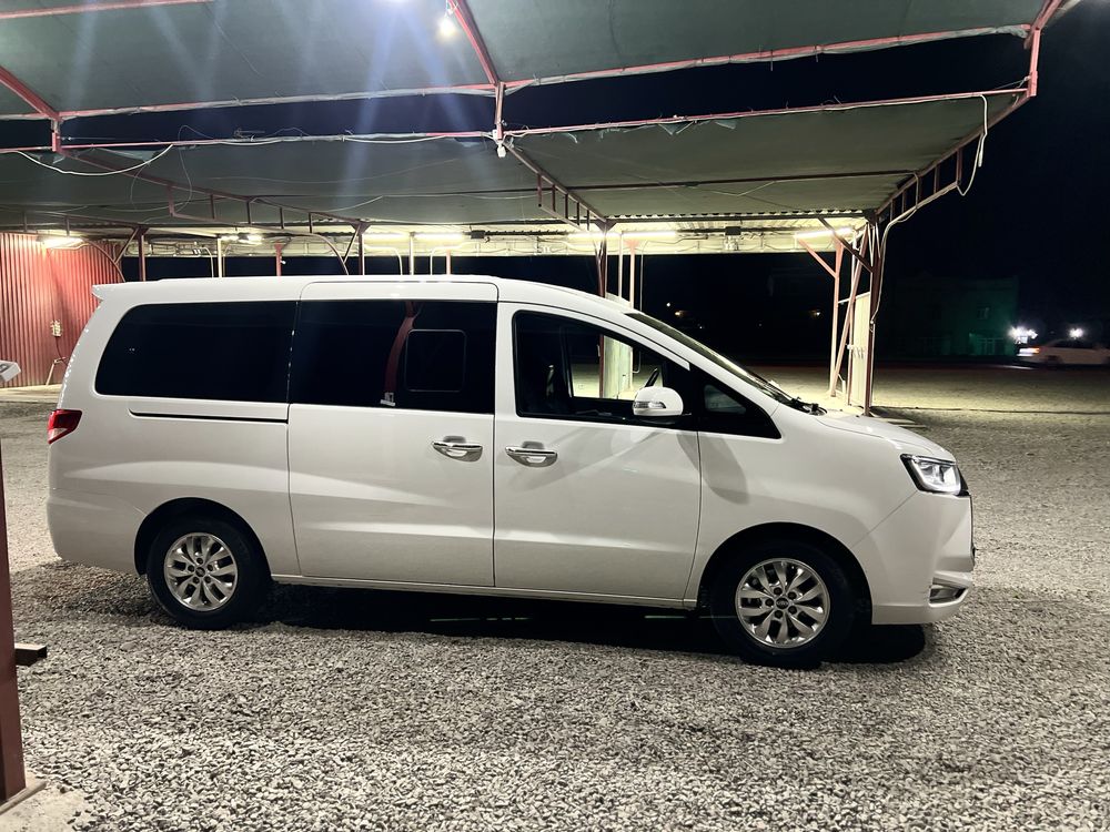 Jac M4 11 kishilik
