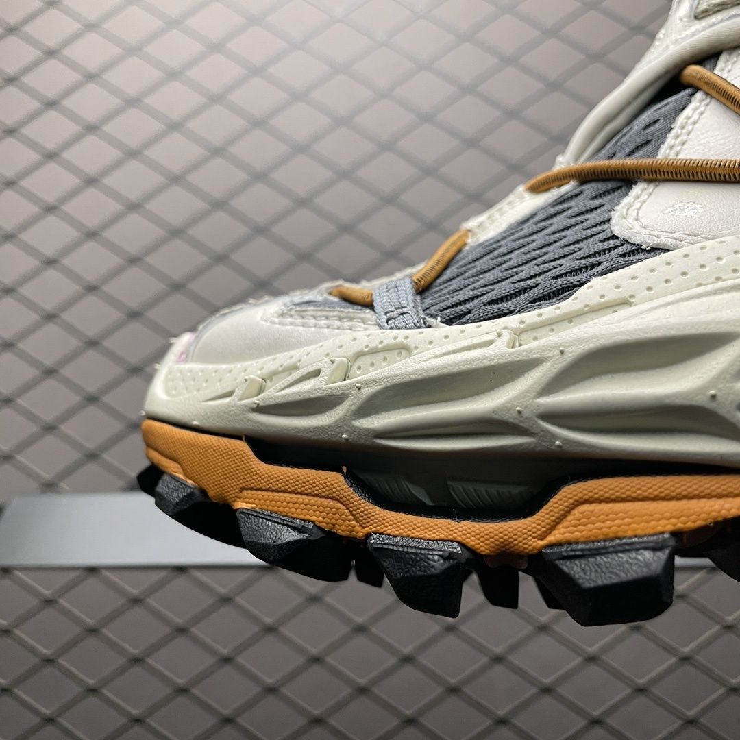 Balenciaga Hike 2025