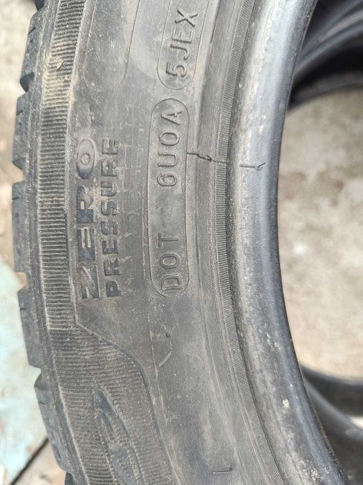 Vand doua anvelope iarna Michelin