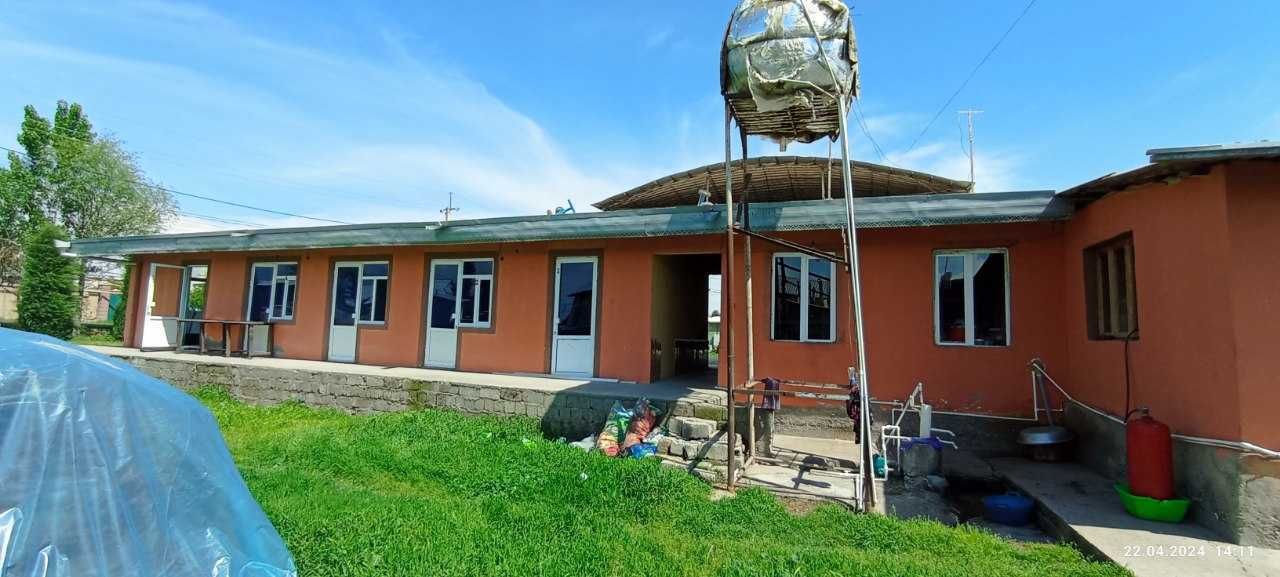 Surxondaryo viloyati Uzun tumanida xizmat ko`rsatish binosi sotiladi