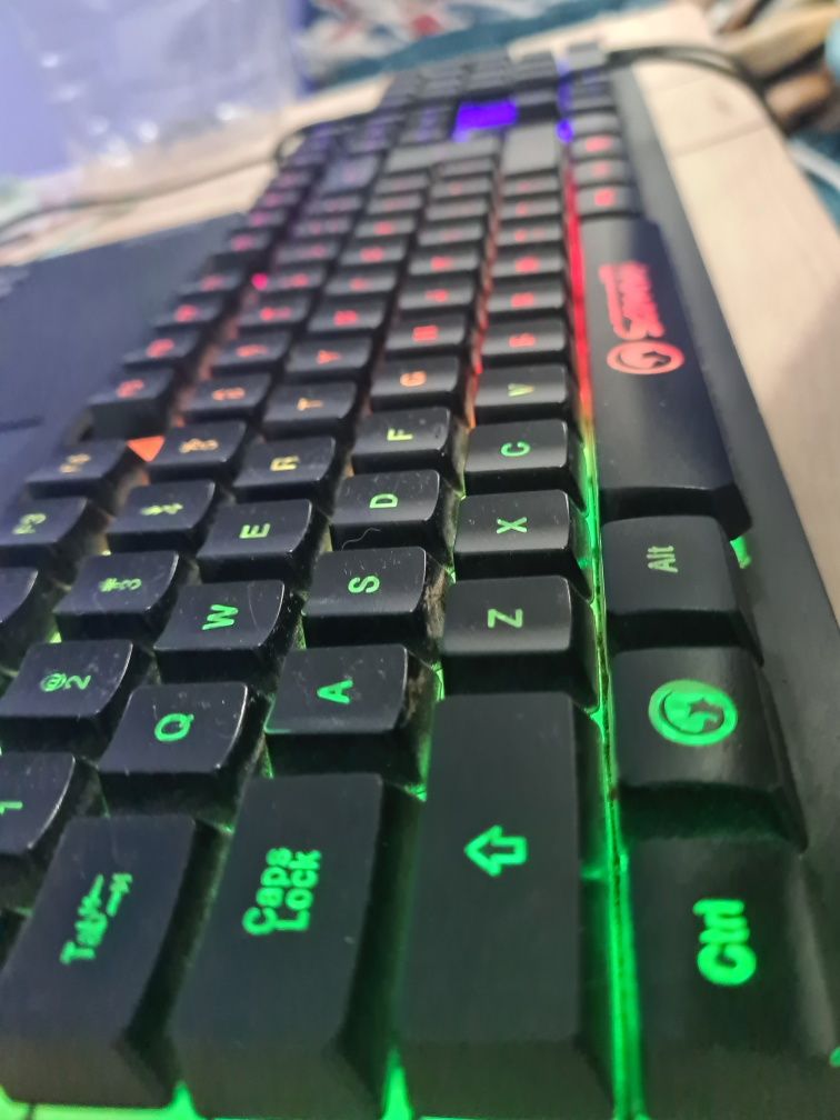 Tastatura gaming RGB