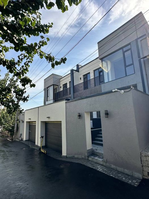 Продаются 2 дома. Ориентир ресторан Суотан Сулейман