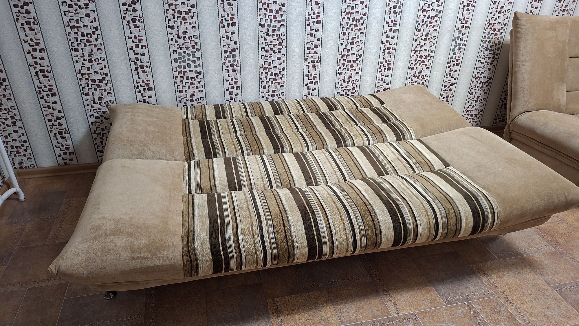 Продам мягкую мебель  , диван и кресло