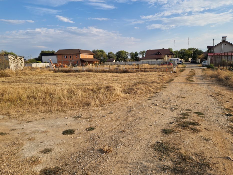 Vand urgent teren intravilan 300mp, strada Primaverii, Tg-jiu