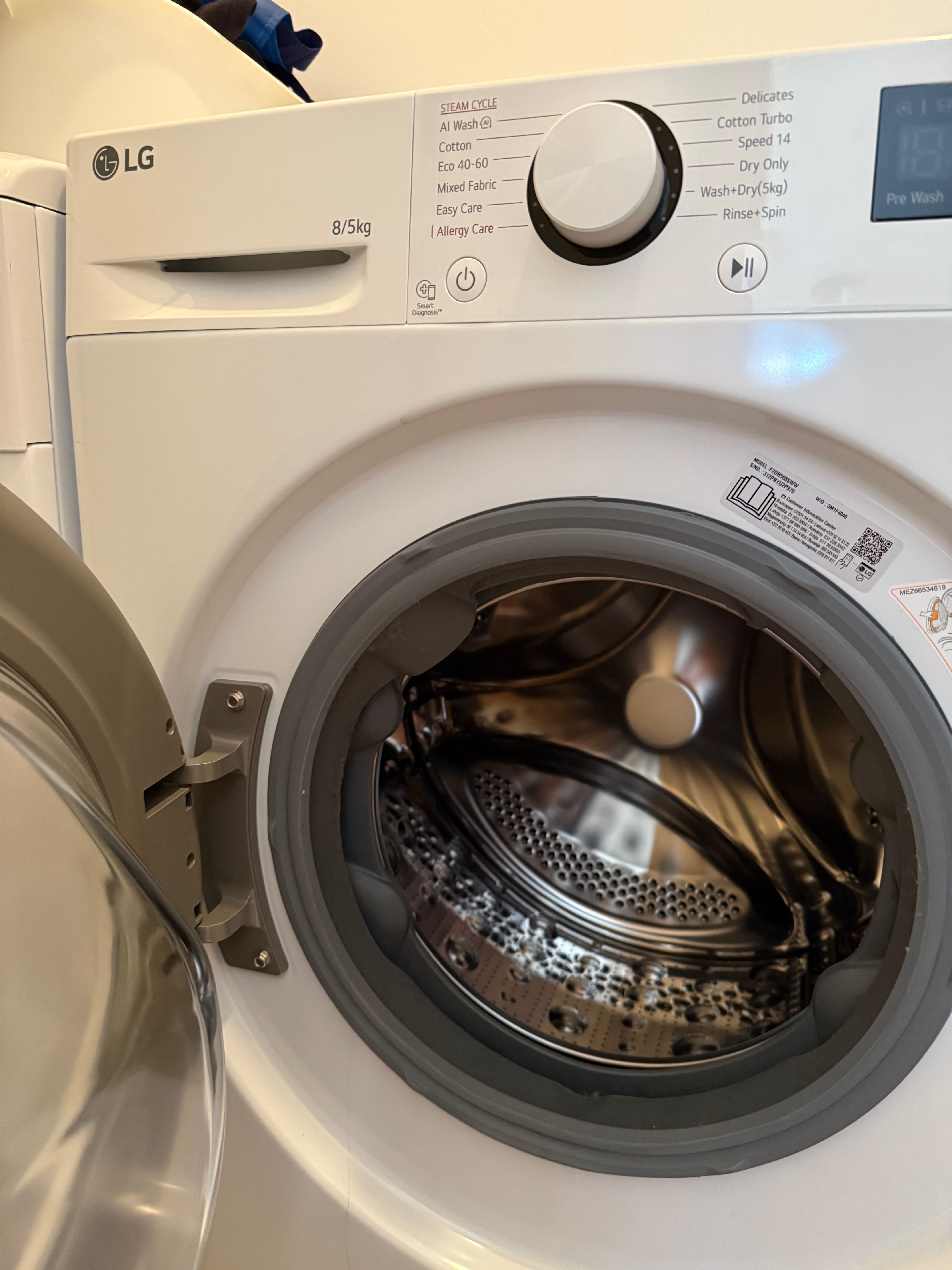 Пералня със сушилня LG F2DR508SWW
