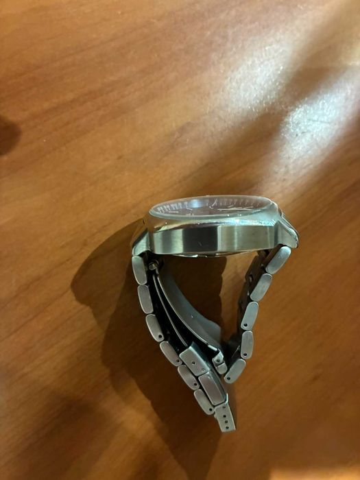 Продавам часовник Фосил много запазен