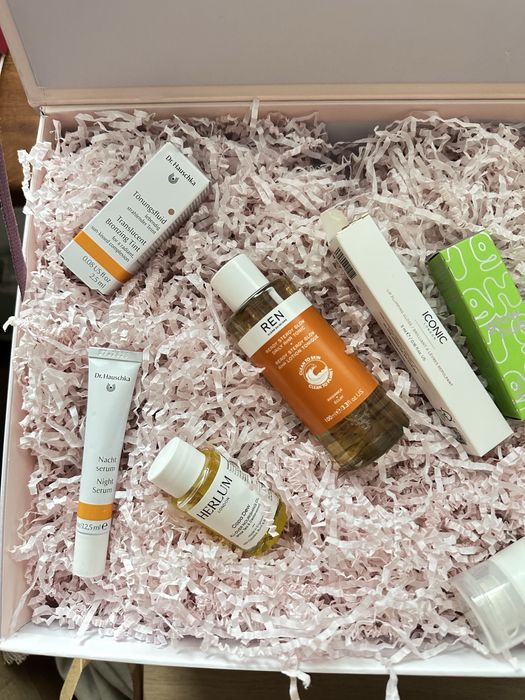 Декоративна и бяла козметика за лице, тяло и коса