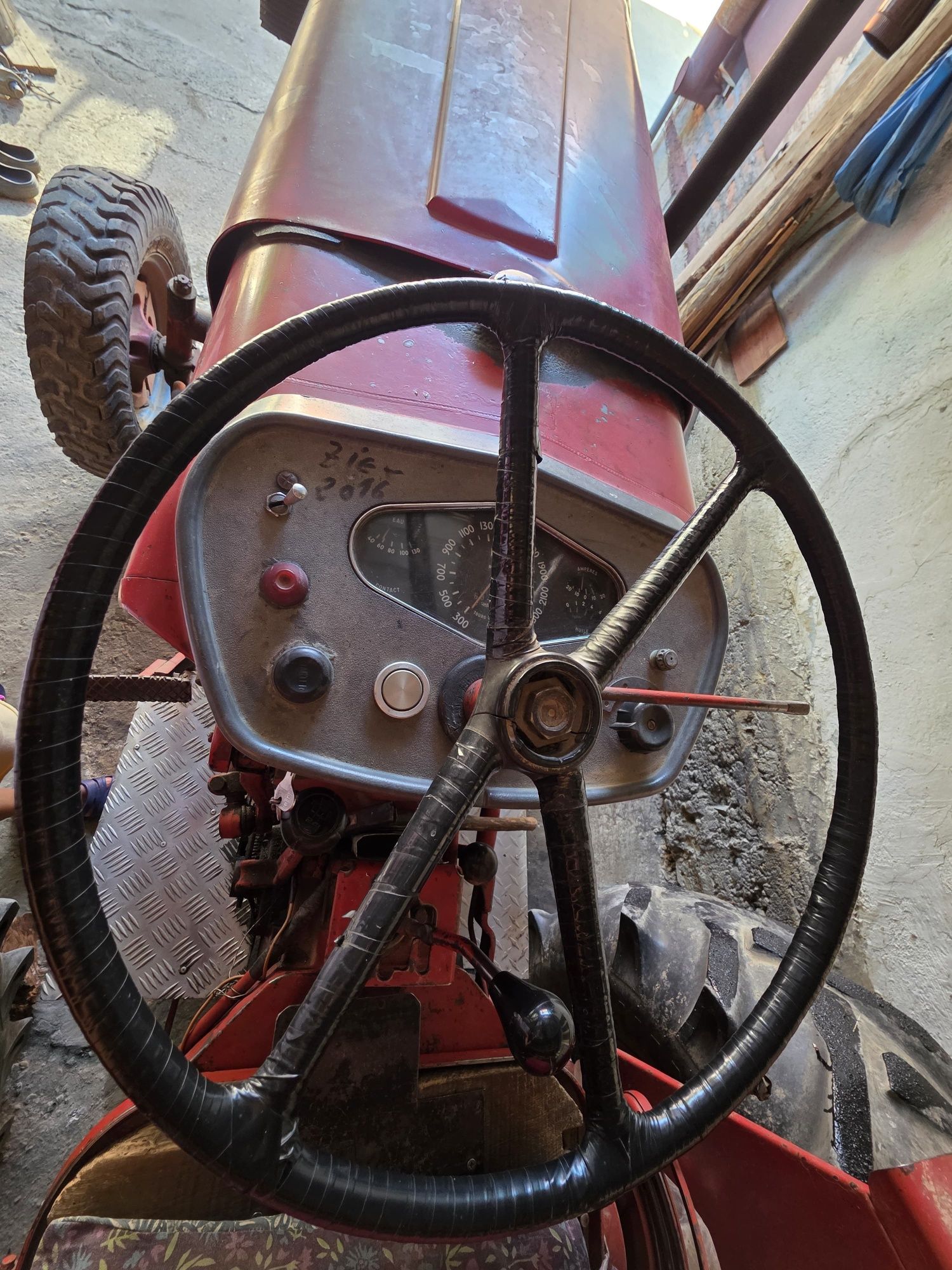 Vând tractor McCormick