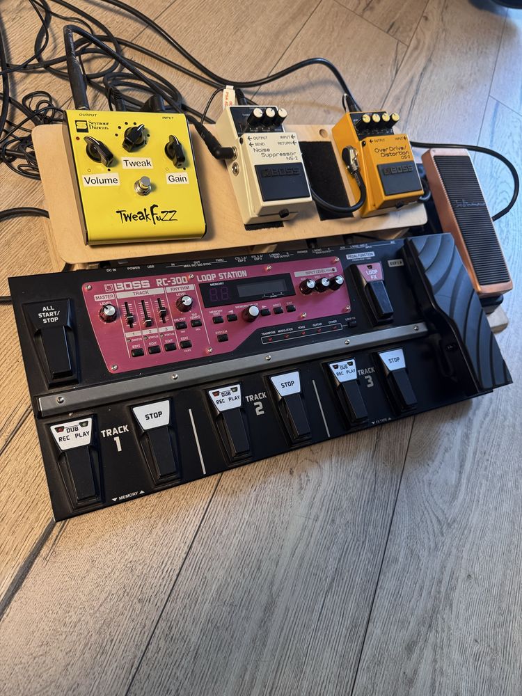Продам луп станцию Boss RC-300 loop station + педал борд