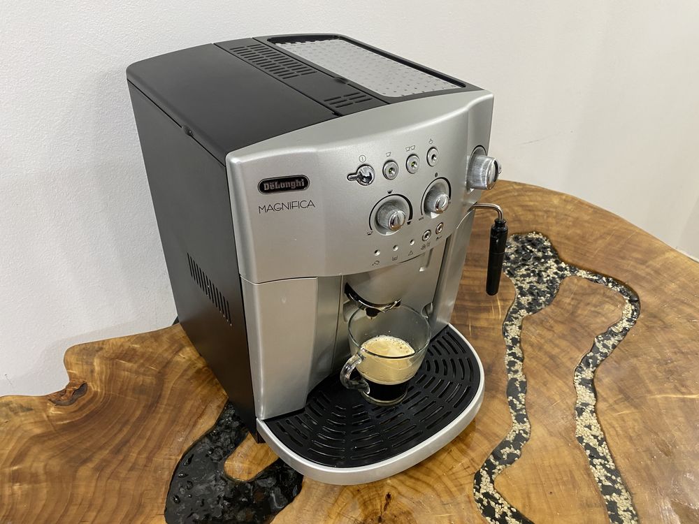 expresor / espressor delonghi magnifica