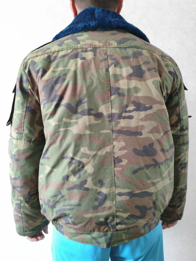 Продам камуфлированную куртку