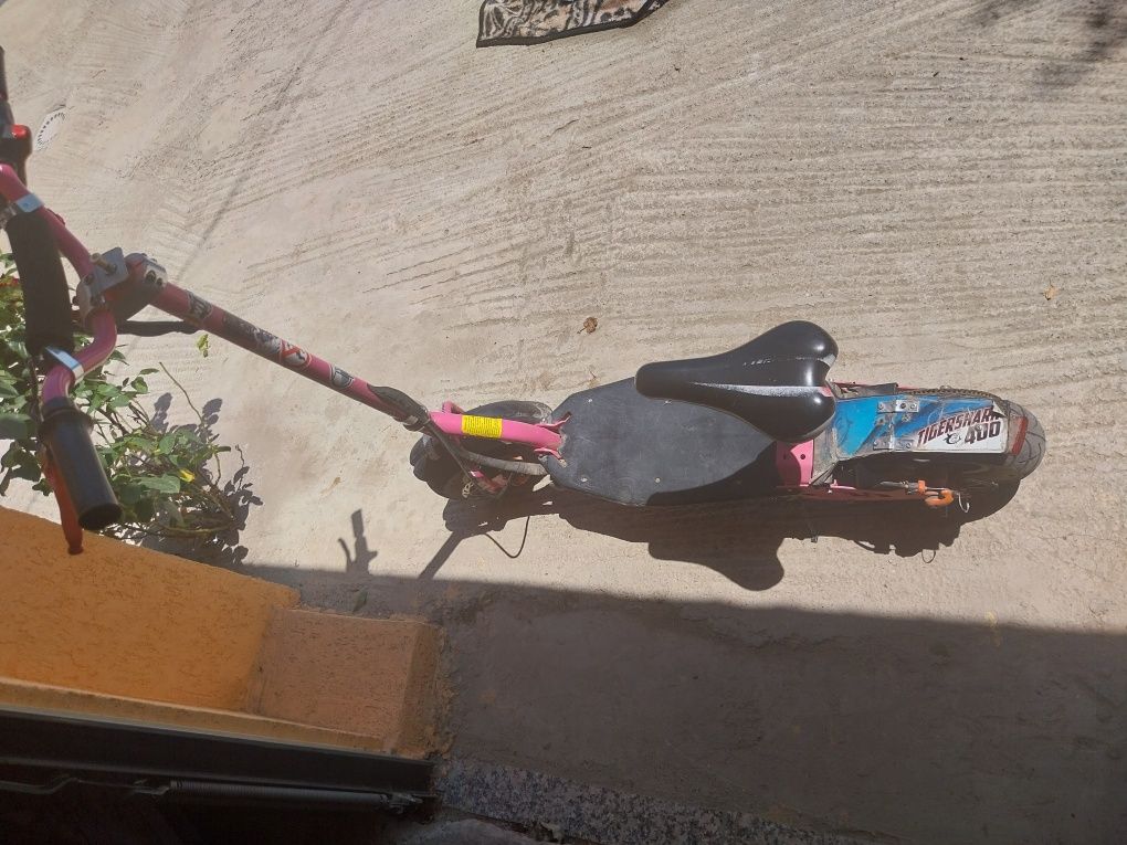 Vând scuter electric ca un fel de trotineta dau și la schimb