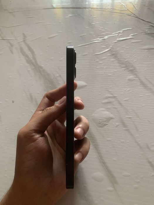 Vand iphone 13 in conditie buna