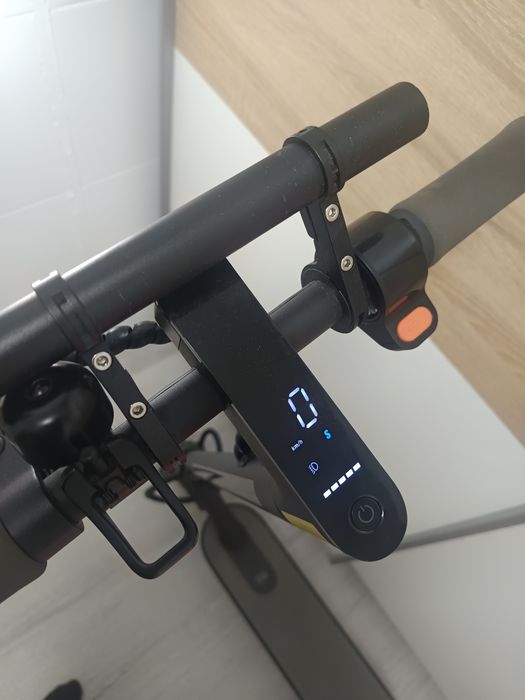 vand trotineta xiaomi in stare impecabila