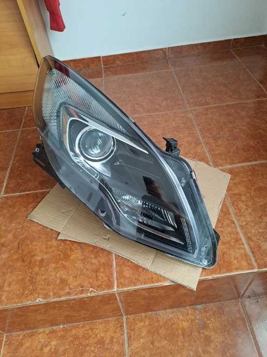 Far dreapta Opel Zafira C an 2011-2016 far nou