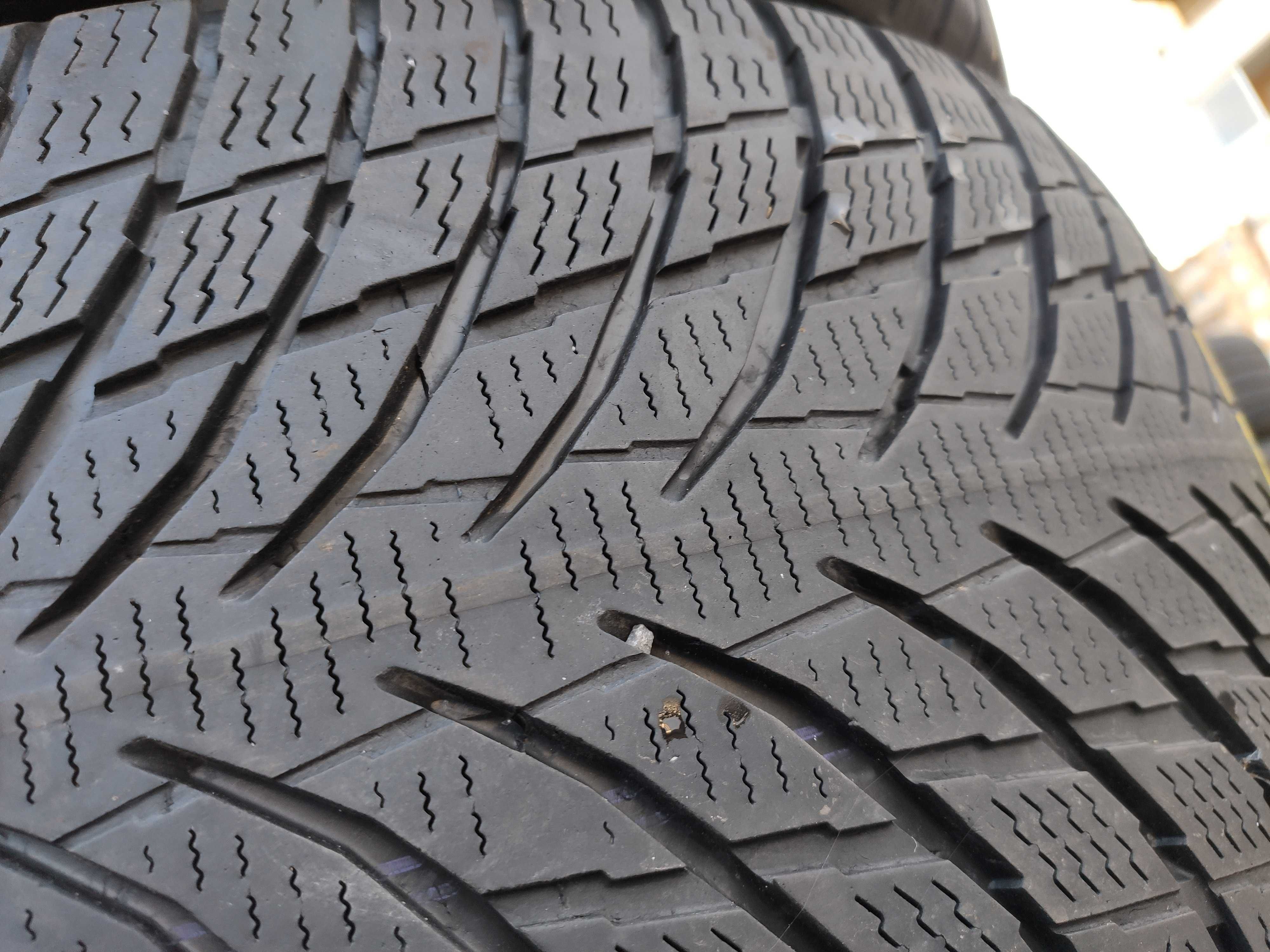 4бр Зимни Гуми 235 40 19 - Nokian - DOT 2021