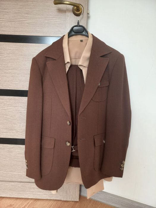 Продам  мужской костюм на выпускной