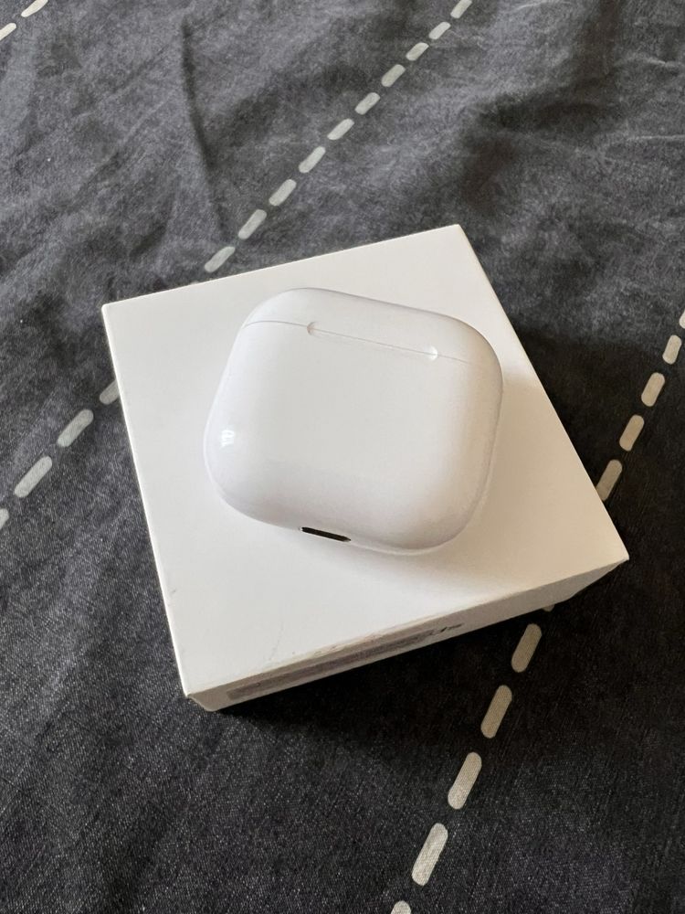 Airpods 4 не раличими от нови не ми стават на ушите