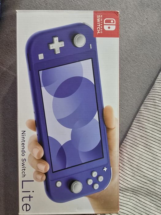 Vând Nintendo Switch Lite