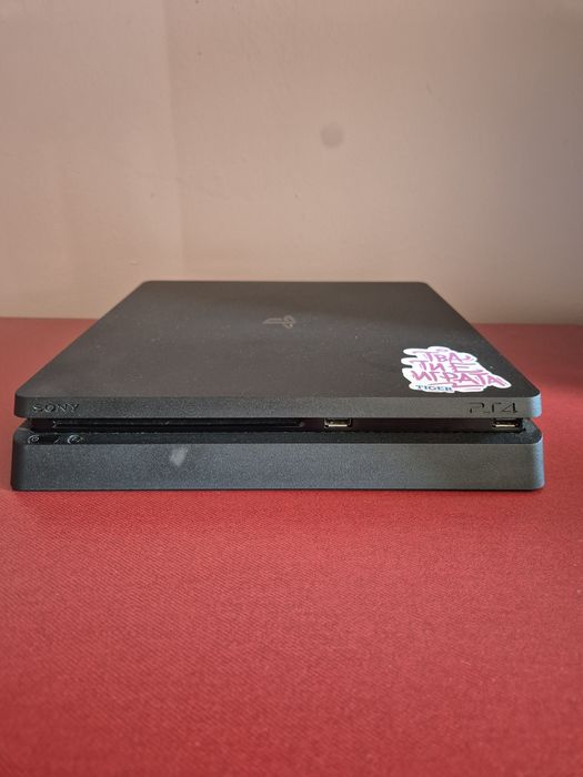 Playstation 4 slim